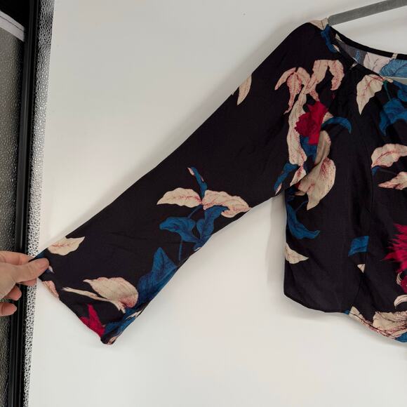 Tularosa Floral Print Button Front Crop Blouse Women's Size XS Black Boat Neck - Picture 3 of 7